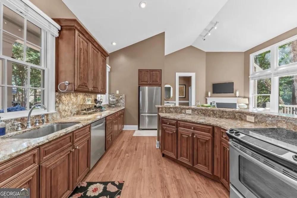 112 Seven Oaks WAY Eatonton, GA 31024