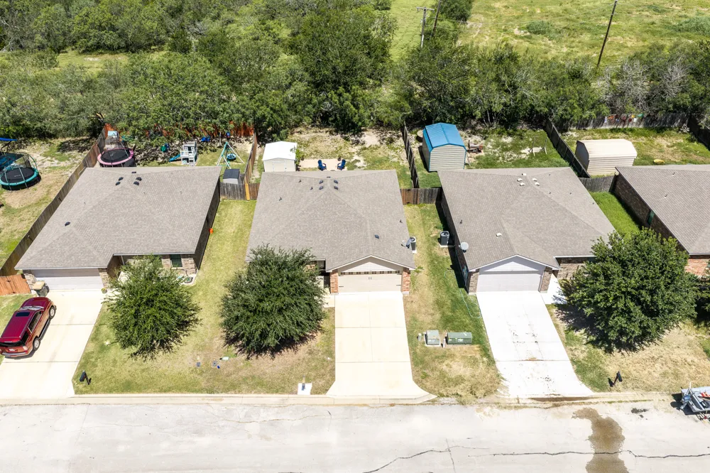 186 Talon Drive Luling, TX 78648