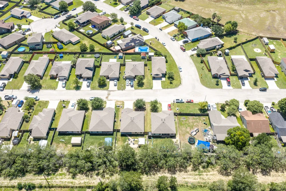 186 Talon Drive Luling, TX 78648