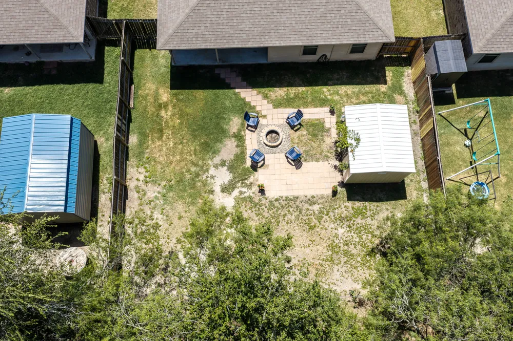 186 Talon Drive Luling, TX 78648