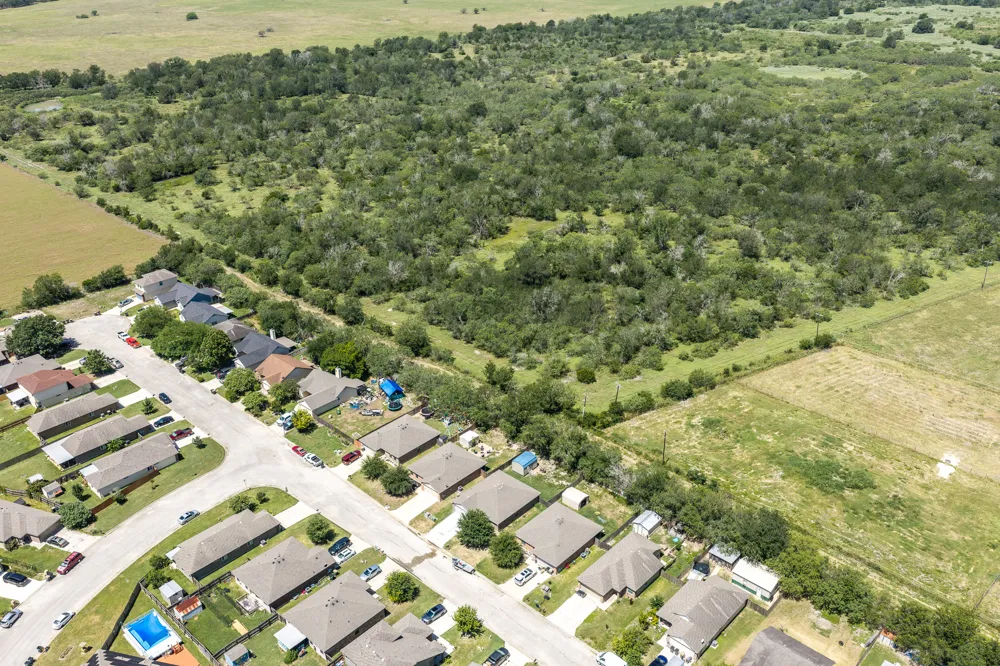 186 Talon Drive Luling, TX 78648