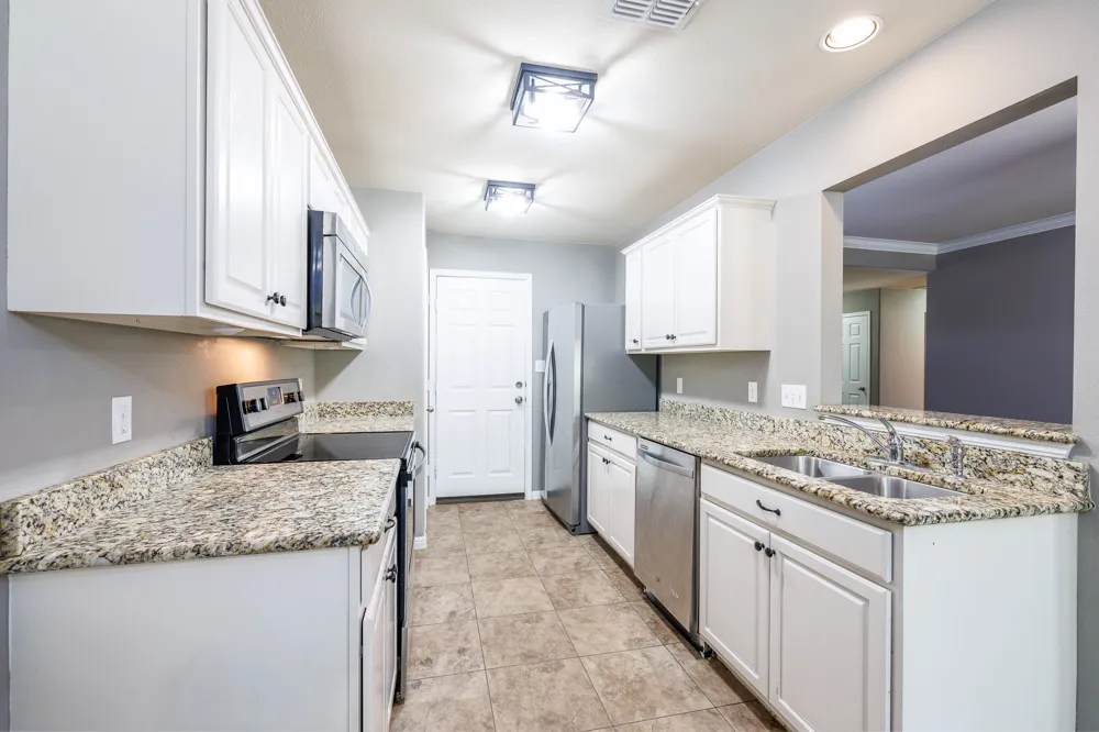 186 Talon Drive Luling, TX 78648