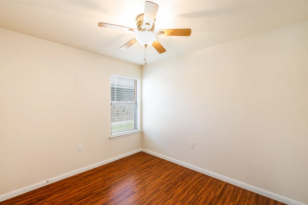 186 Talon Drive Luling, TX 78648