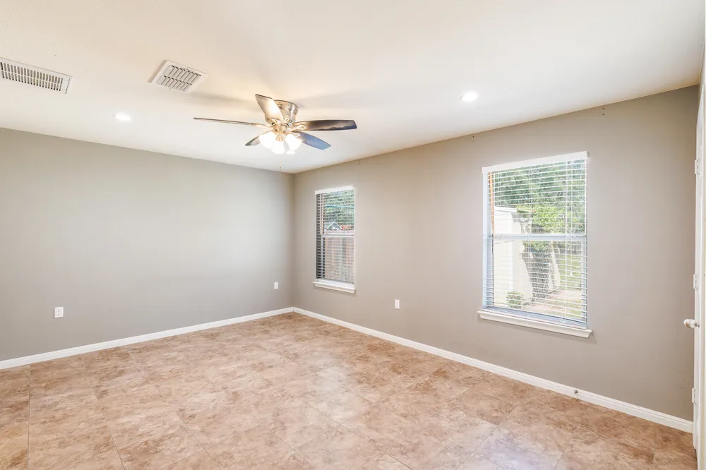 186 Talon Drive Luling, TX 78648