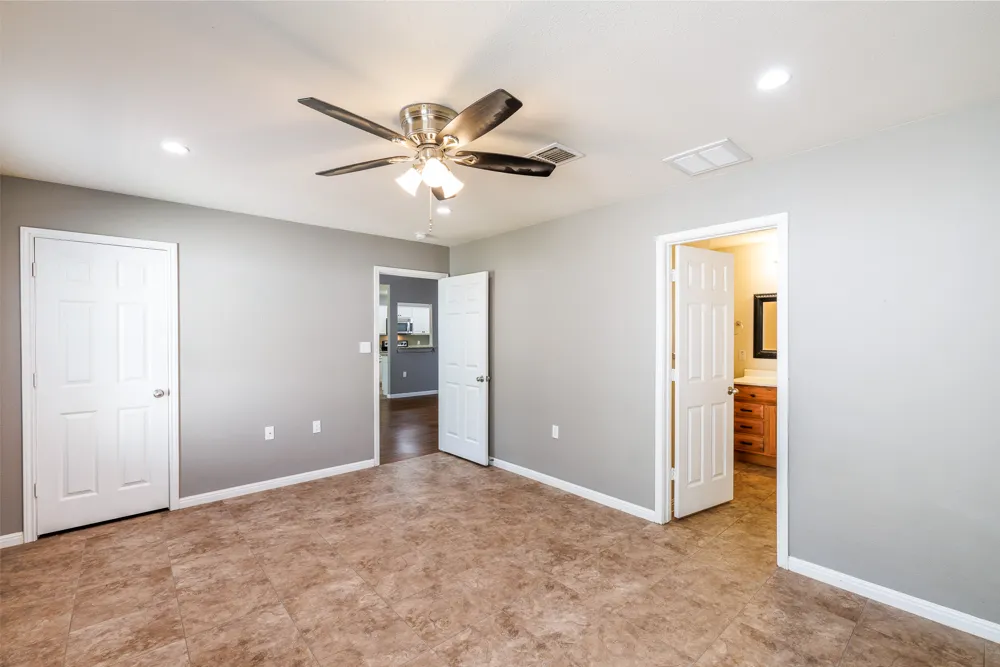186 Talon Drive Luling, TX 78648