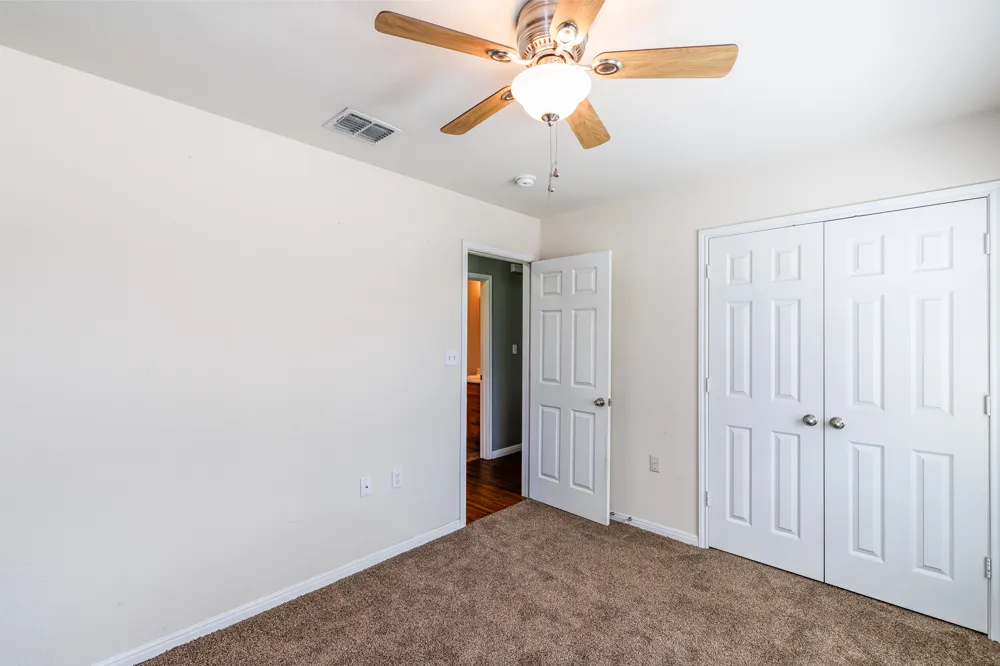 186 Talon Drive Luling, TX 78648