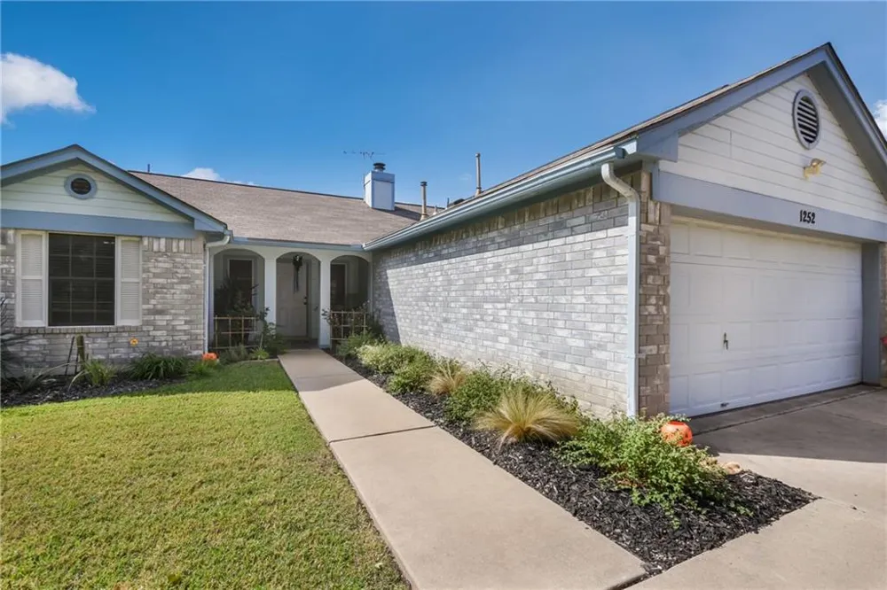 1252 Lacey Oak Loop Round Rock, TX 78681