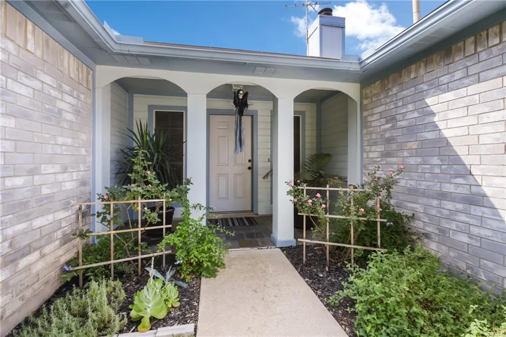 1252 Lacey Oak Loop Round Rock, TX 78681