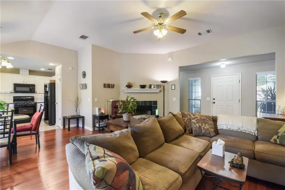 1252 Lacey Oak Loop Round Rock, TX 78681