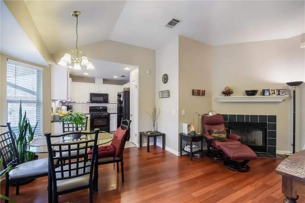 1252 Lacey Oak Loop Round Rock, TX 78681