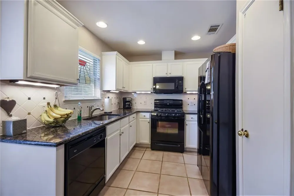 1252 Lacey Oak Loop Round Rock, TX 78681