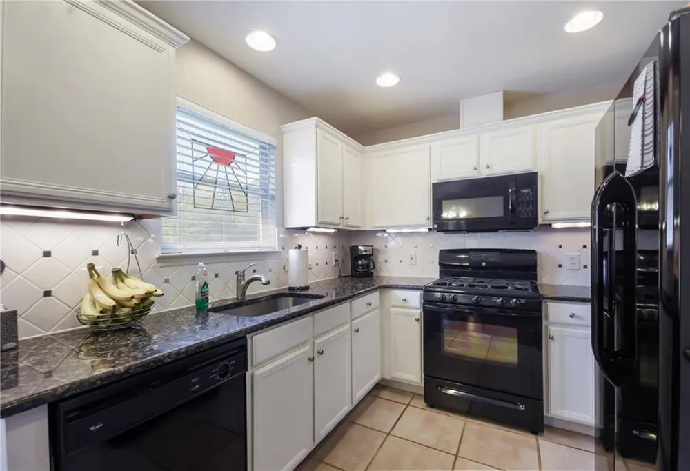 1252 Lacey Oak Loop Round Rock, TX 78681