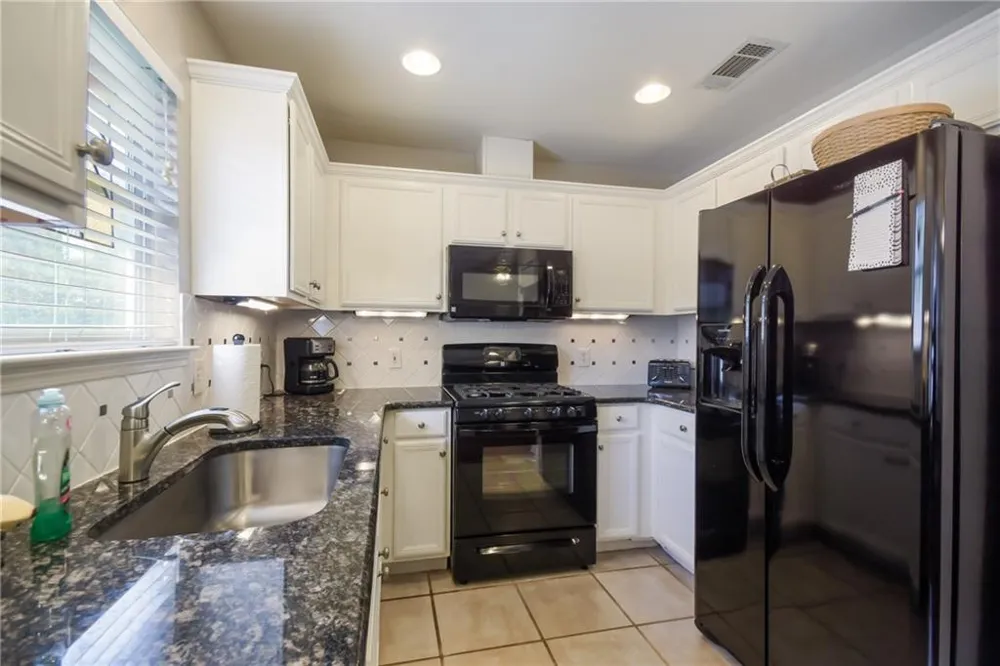 1252 Lacey Oak Loop Round Rock, TX 78681