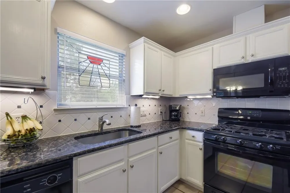1252 Lacey Oak Loop Round Rock, TX 78681