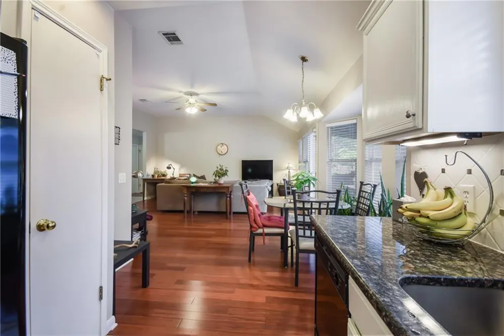 1252 Lacey Oak Loop Round Rock, TX 78681