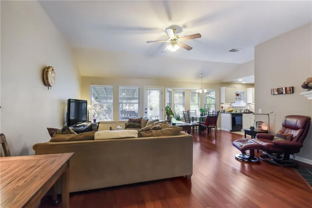 1252 Lacey Oak Loop Round Rock, TX 78681