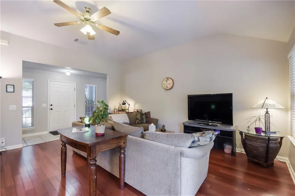 1252 Lacey Oak Loop Round Rock, TX 78681