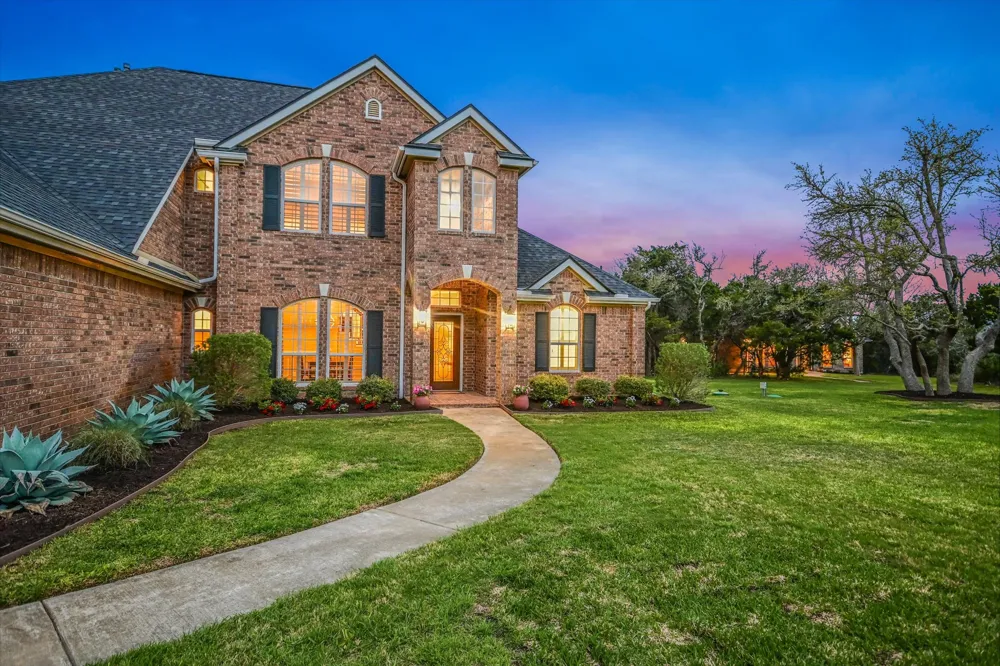 504 Saddlehorn Drive Dripping Springs, TX 78620