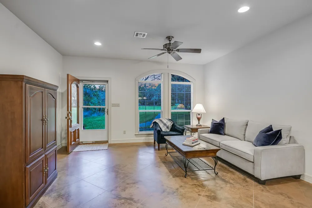 504 Saddlehorn Drive Dripping Springs, TX 78620