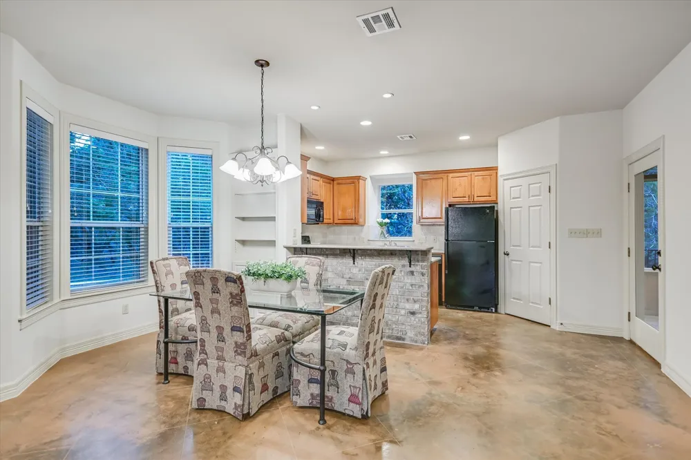 504 Saddlehorn Drive Dripping Springs, TX 78620