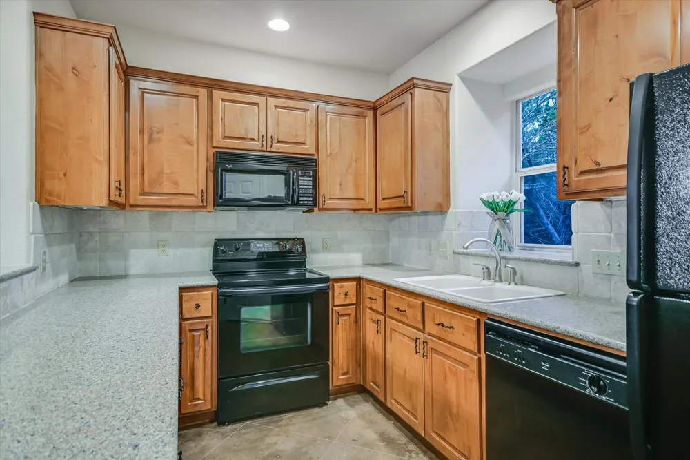 504 Saddlehorn Drive Dripping Springs, TX 78620