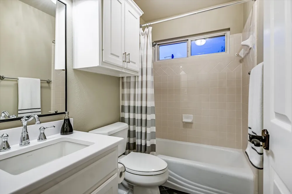 504 Saddlehorn Drive Dripping Springs, TX 78620