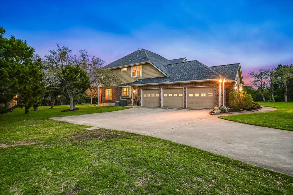 504 Saddlehorn Drive Dripping Springs, TX 78620