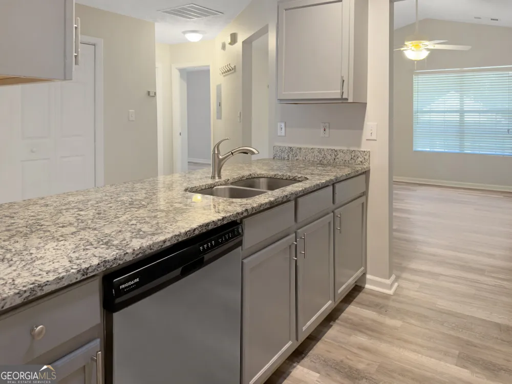 131 Oak CIR S Stockbridge, GA 30281