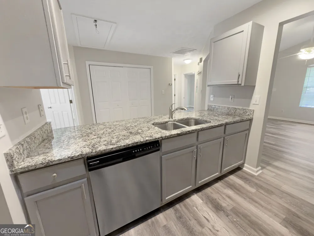 131 Oak CIR S Stockbridge, GA 30281