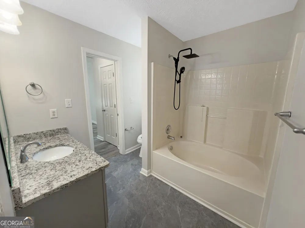 131 Oak CIR S Stockbridge, GA 30281