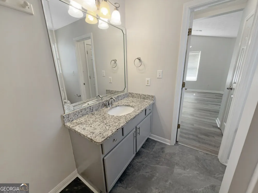 131 Oak CIR S Stockbridge, GA 30281