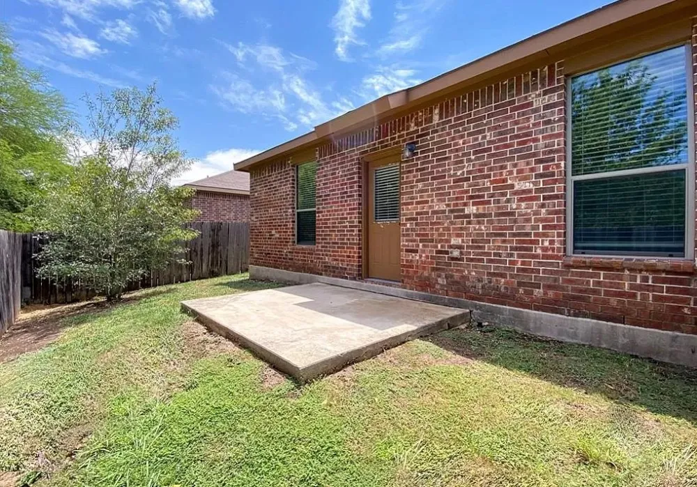 137 Creekside Villa Drive Kyle, TX 78640