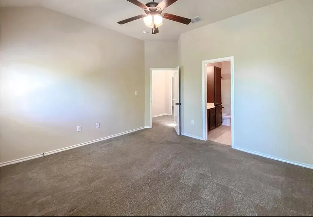 137 Creekside Villa Drive Kyle, TX 78640