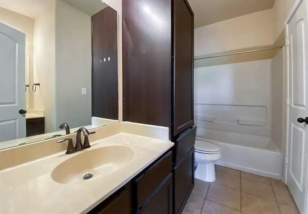 137 Creekside Villa Drive Kyle, TX 78640