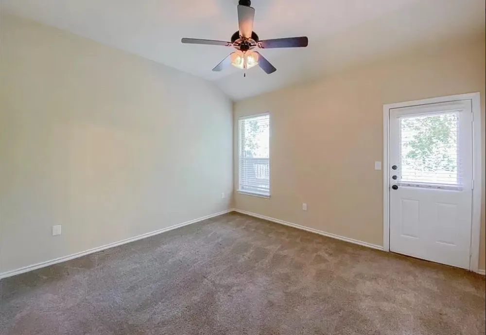 137 Creekside Villa Drive Kyle, TX 78640