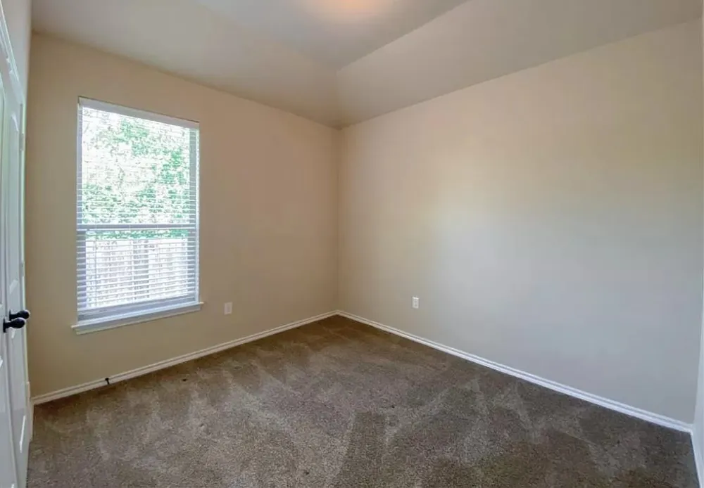 137 Creekside Villa Drive Kyle, TX 78640