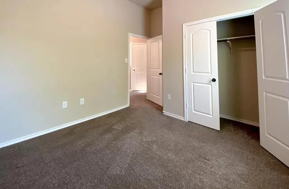 137 Creekside Villa Drive Kyle, TX 78640