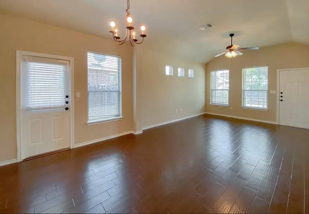 137 Creekside Villa Drive Kyle, TX 78640