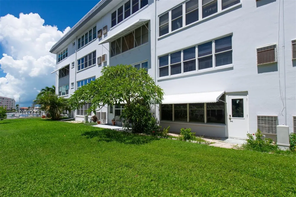 3018 59TH STREET S #111 Gulfport, FL 33707