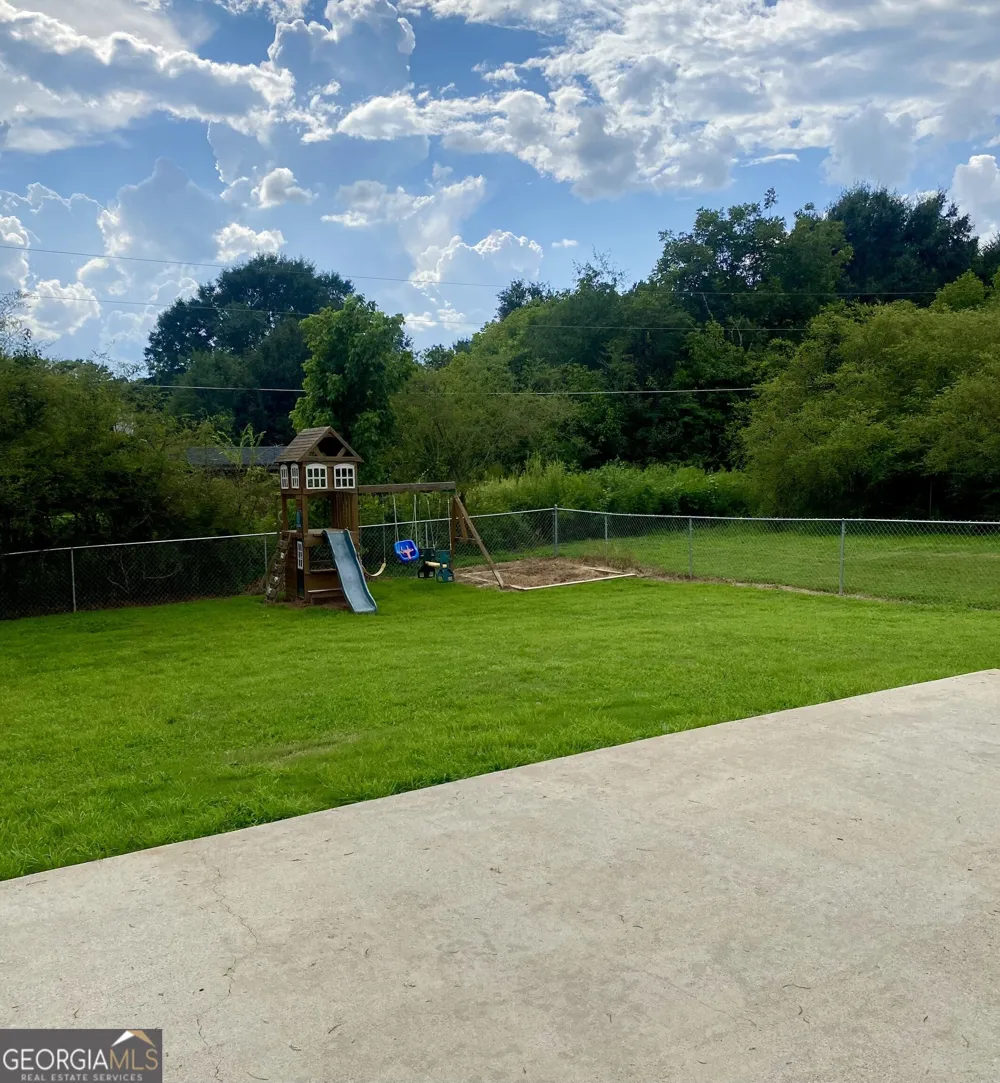 203 Cambridge DR Loganville, GA 30052