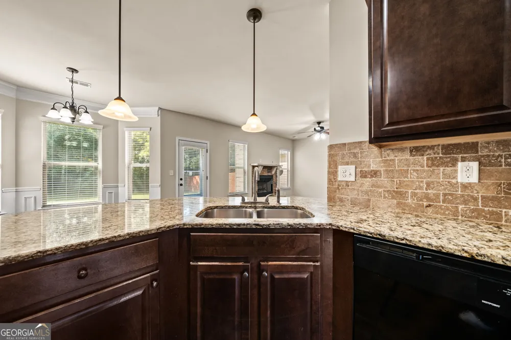 90 Sylvan LOOP Fayetteville, GA 30214