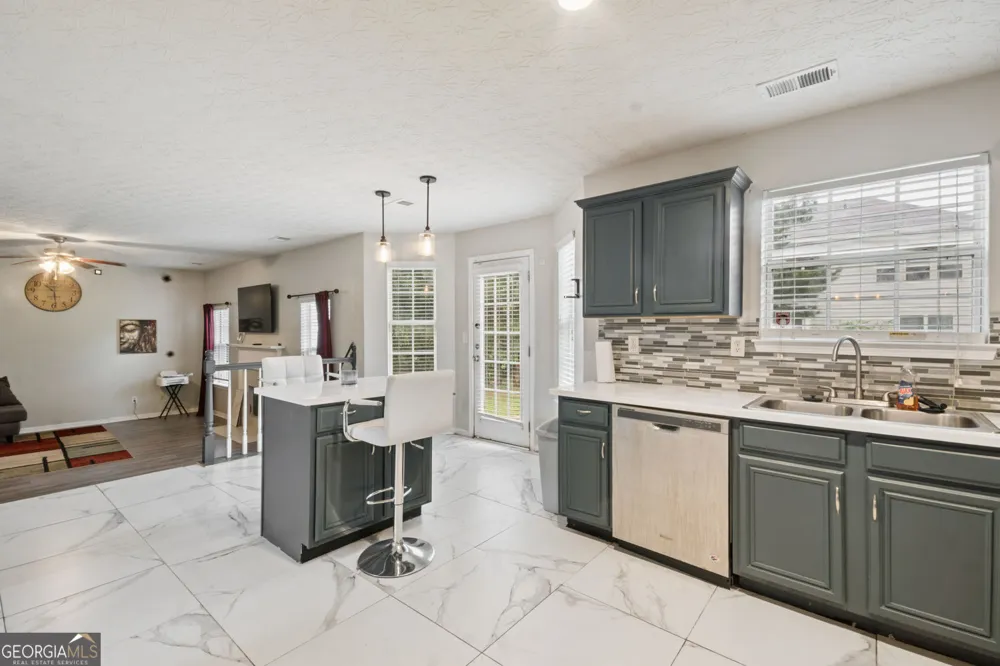 439 Lake Ridge LN Fairburn, GA 30213