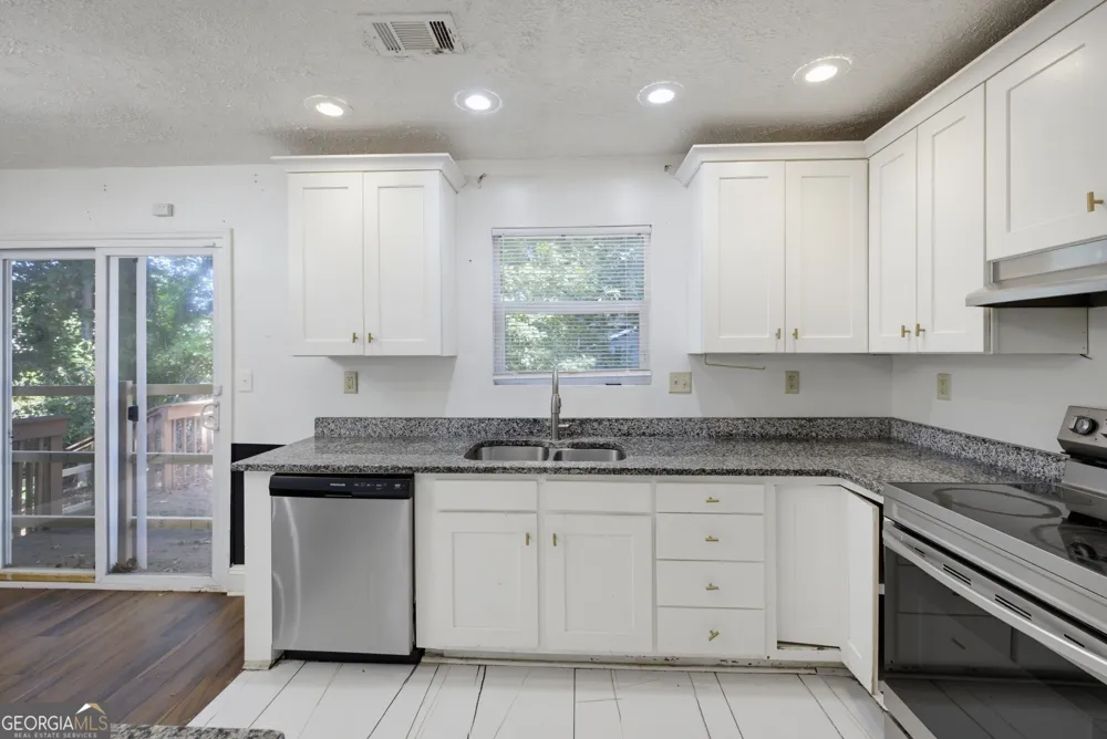 3328 Clevemont WAY Ellenwood, GA 30294