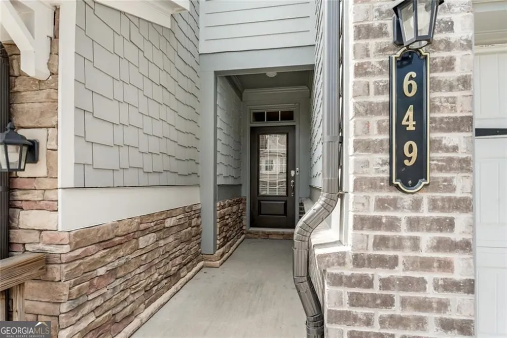 649 Isom WALK Suwanee, GA 30024