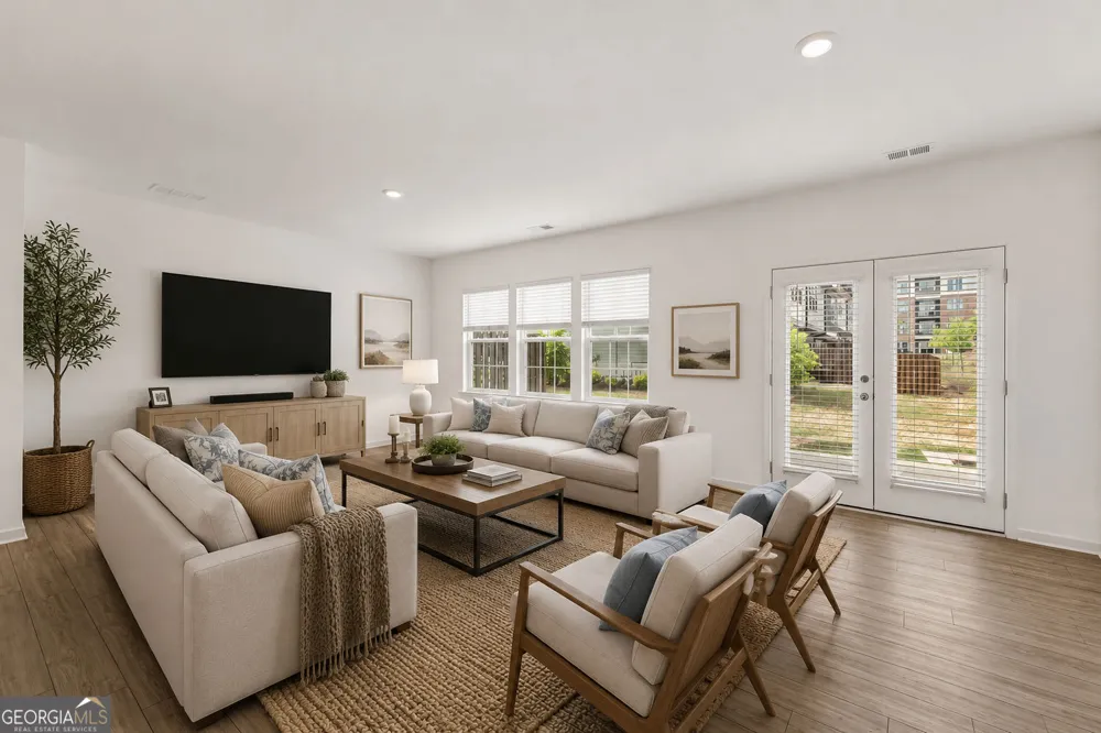 649 Isom WALK Suwanee, GA 30024