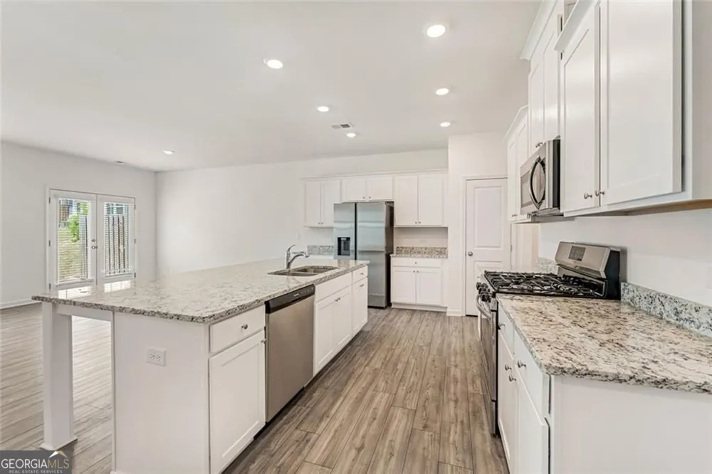 649 Isom WALK Suwanee, GA 30024