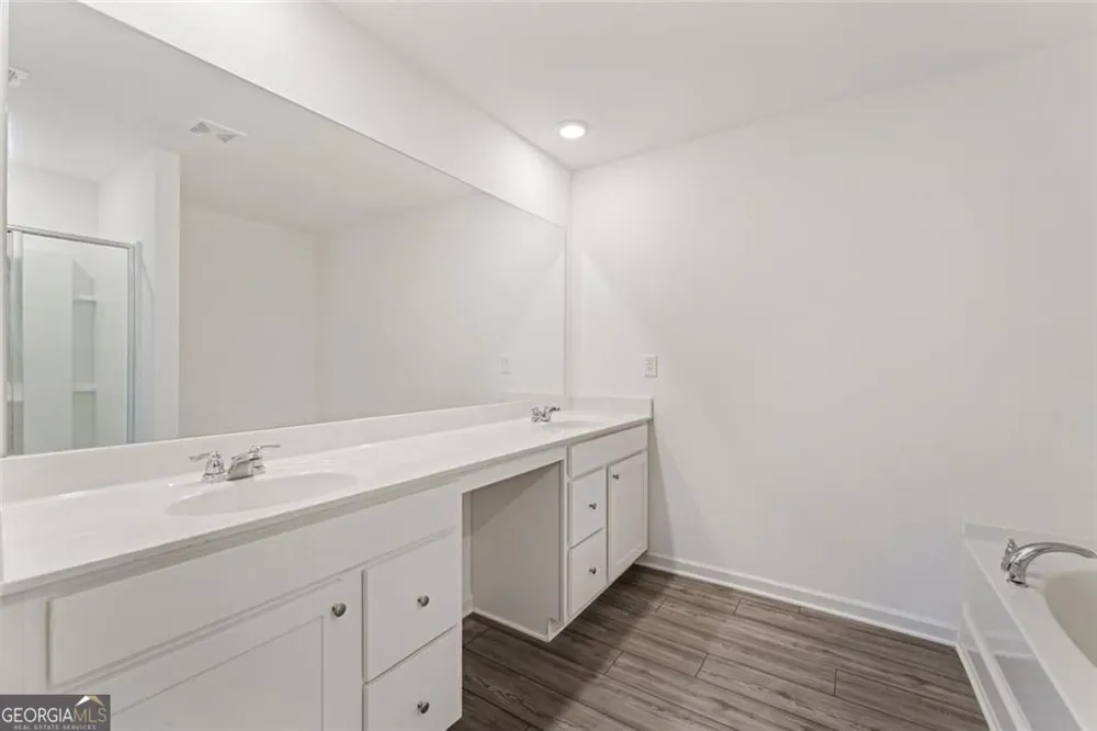 649 Isom WALK Suwanee, GA 30024