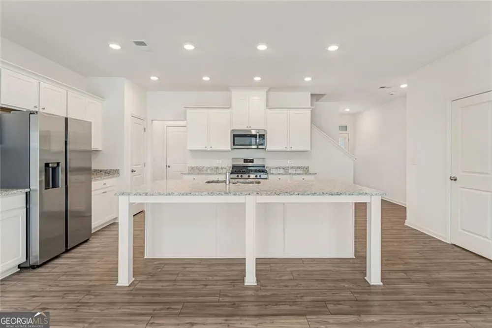 649 Isom WALK Suwanee, GA 30024