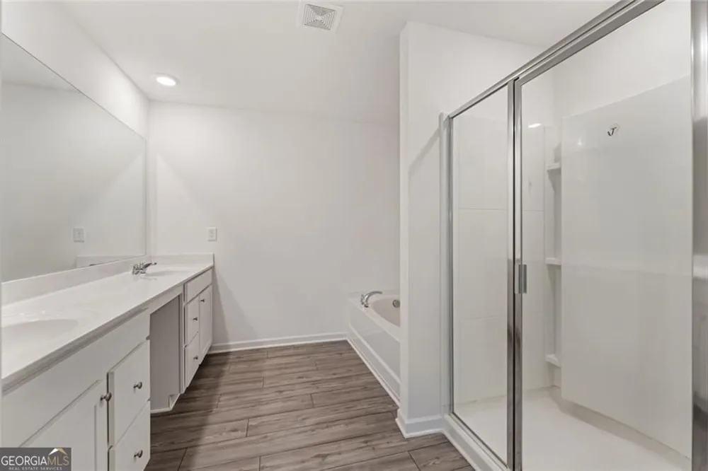 649 Isom WALK Suwanee, GA 30024
