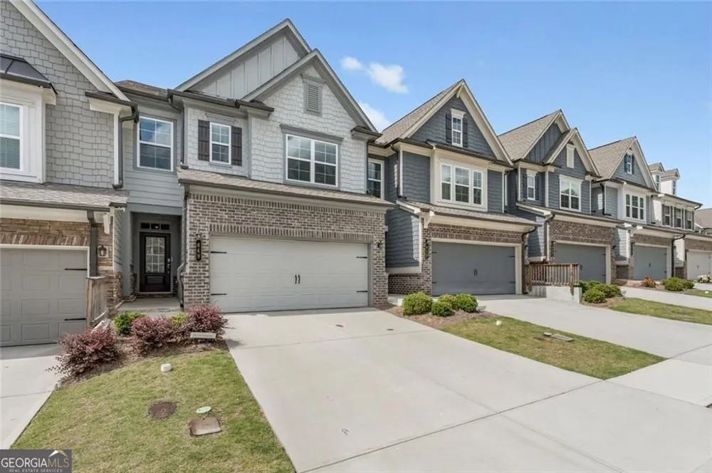 649 Isom WALK Suwanee, GA 30024